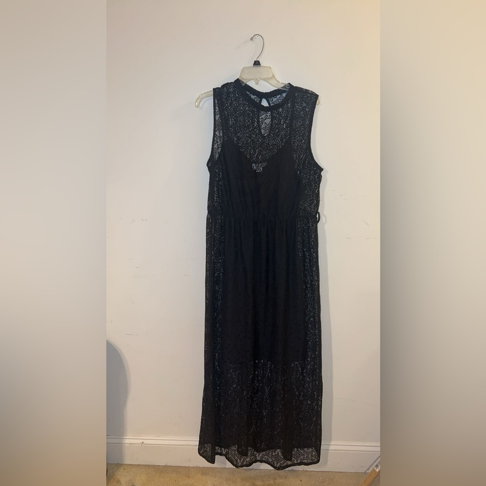 Plus size black dress